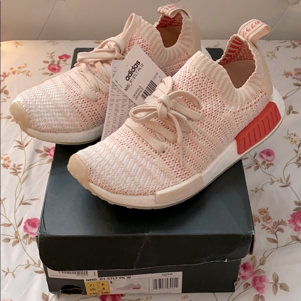 NMD_ R1 STLT PK W